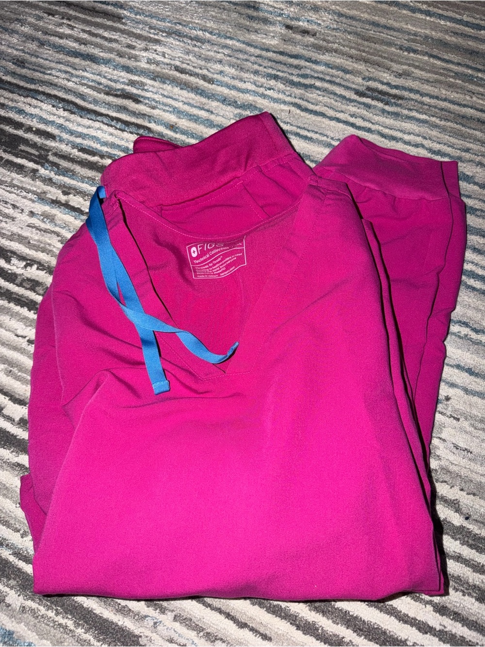 Figs Women's Bright Magenta Jogger XL-P Scrub Pants and XXL Top